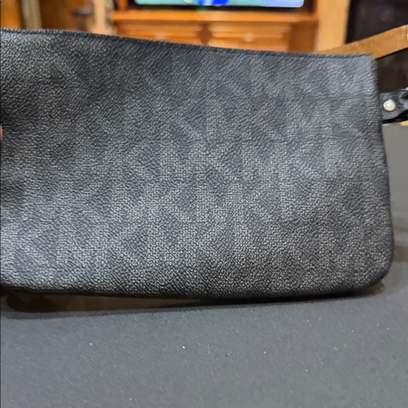 Elegant Black Beltbag - Picture 5 of 5